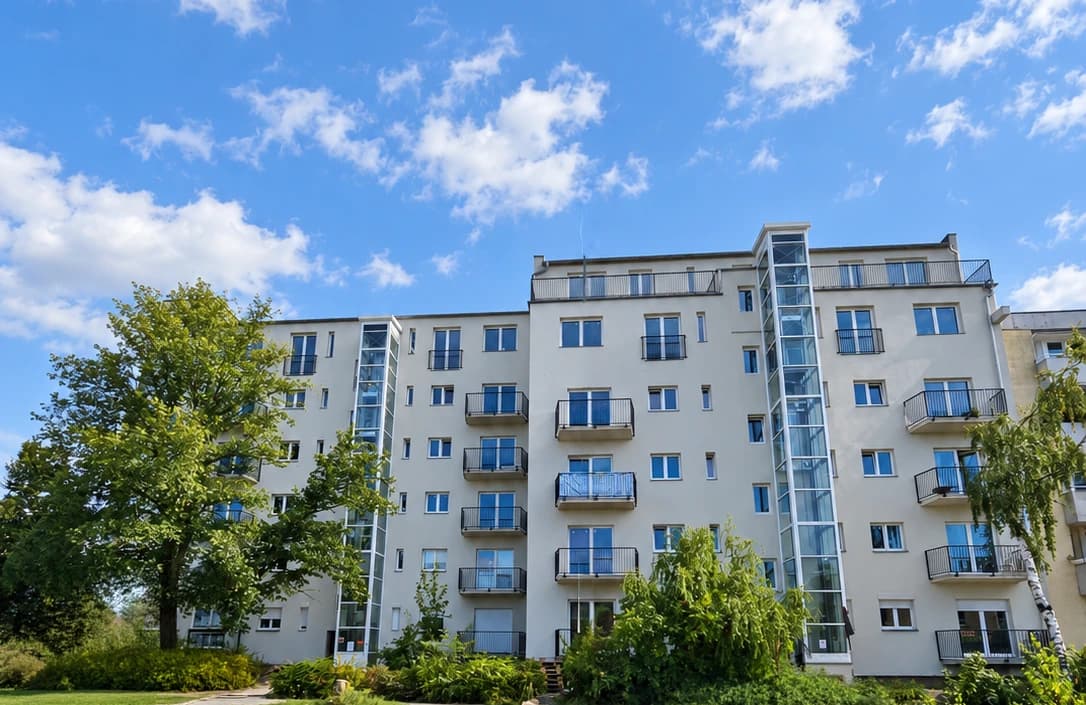 Dachgeschoß mit dem Außenaufzug – Bild 1